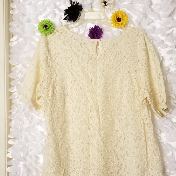 NWOT Gap Lace Short Sleeve Top - Picture 3 of 3